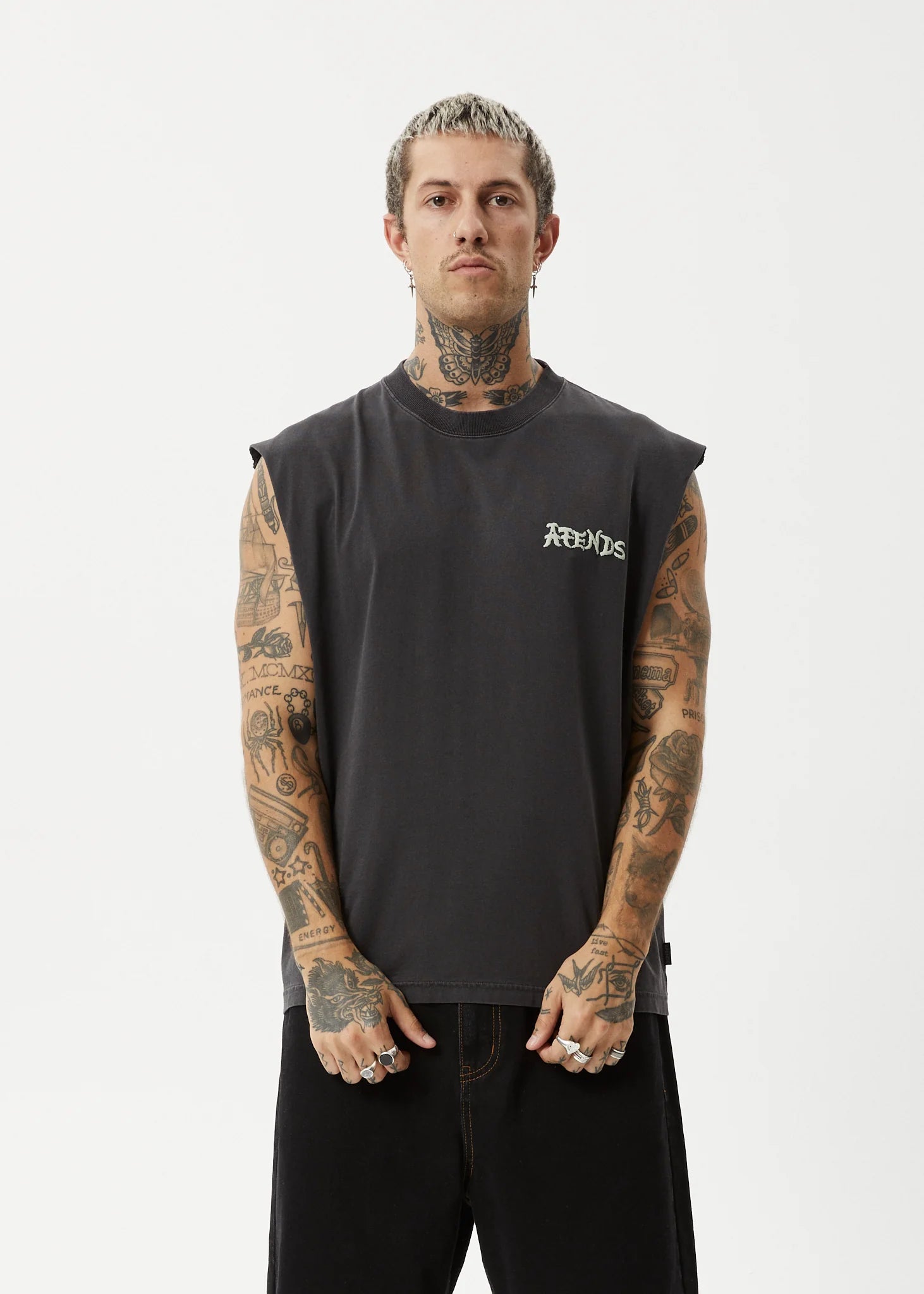 DESTROYER SLEEVELESS TEE