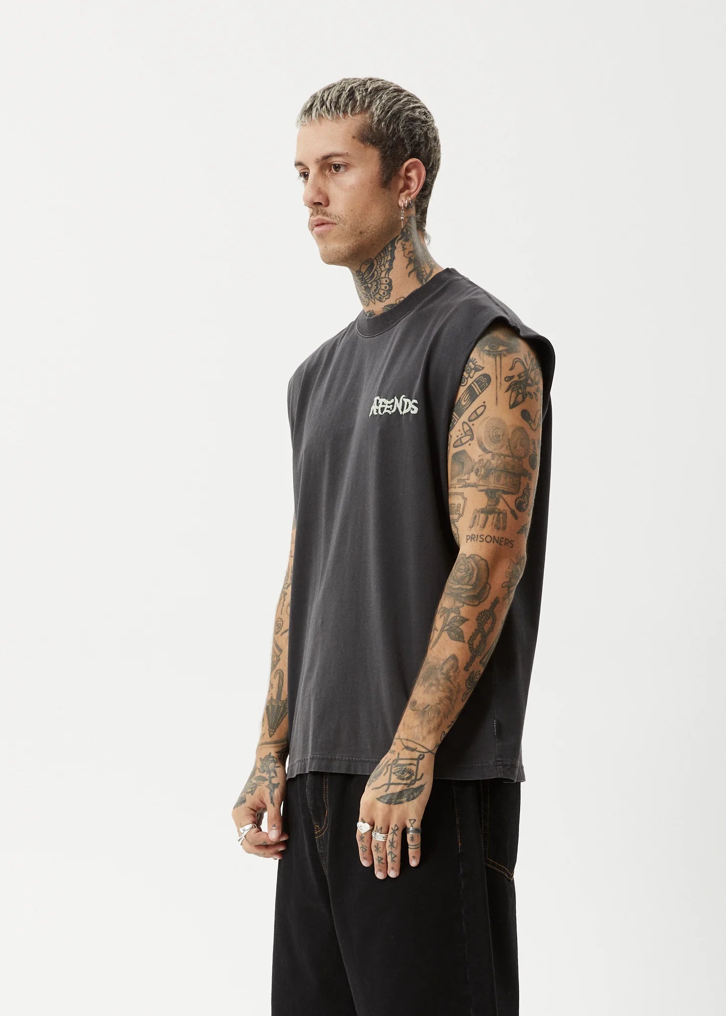 DESTROYER SLEEVELESS TEE