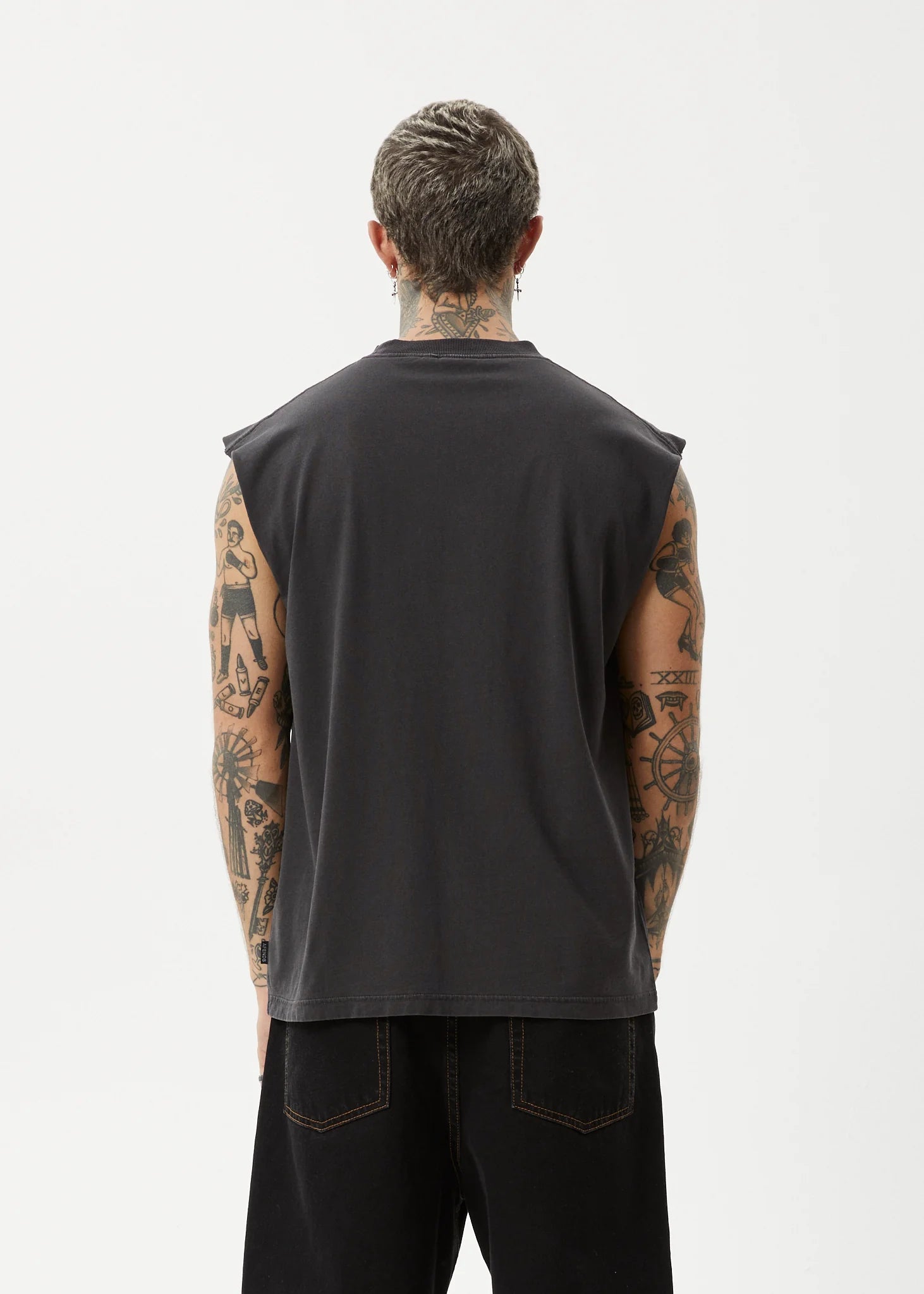 DESTROYER SLEEVELESS TEE